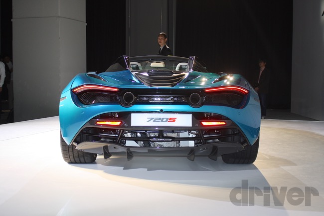 オープン時の最高時速は325km/h！ マクラーレンが720Sスパイダーを発表