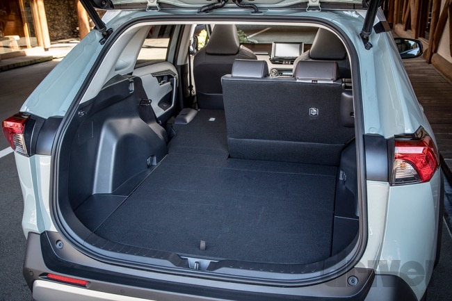 RAV4が絶好調な滑り出し。発売1カ月で約2万4000台を受注。人気の装備やカラーは？ | ドライバーWeb｜クルマ好きの“知りたい”がここに