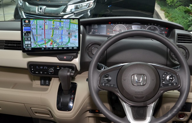 ついに10型大画面に！パナソニックのカーナビ「Strada」が2019