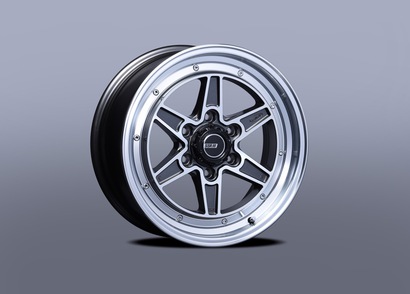 ハイエースの足元に70'sテイストのクラシックデザインを。SSR「DEVIDE