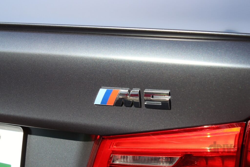 ニューカー試乗記 これぞ羊の皮を被った狼 最新のbmw M5を試乗 ドライバーweb クルマ好きの 知りたい がここに