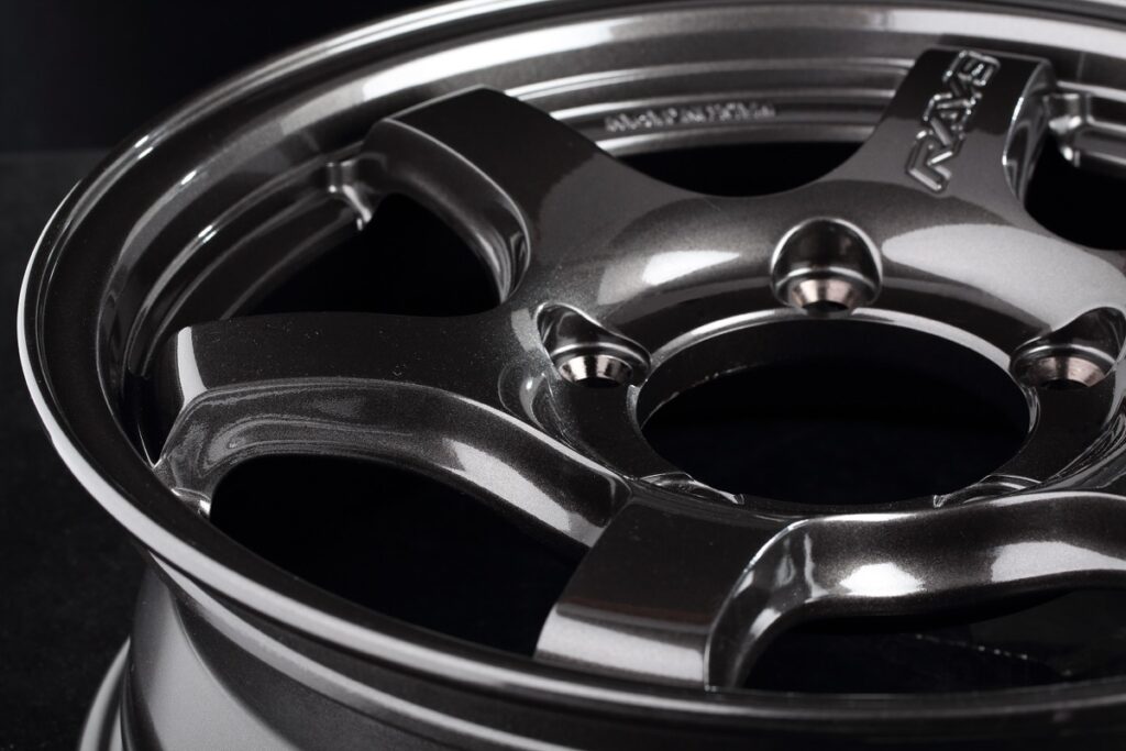 RAYS】鍛え抜いた意匠と斬新なフィニッシュ｜JB64ジムニー／JB74