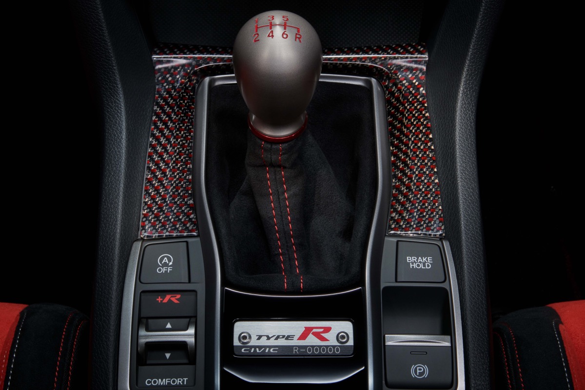 シビック タイプR用リアルカーボンパーツや運転サポートアイテムなど