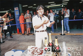 1996年、唯一の日本人ドライバー片山右京選手のまわりにはいつも笑顔が