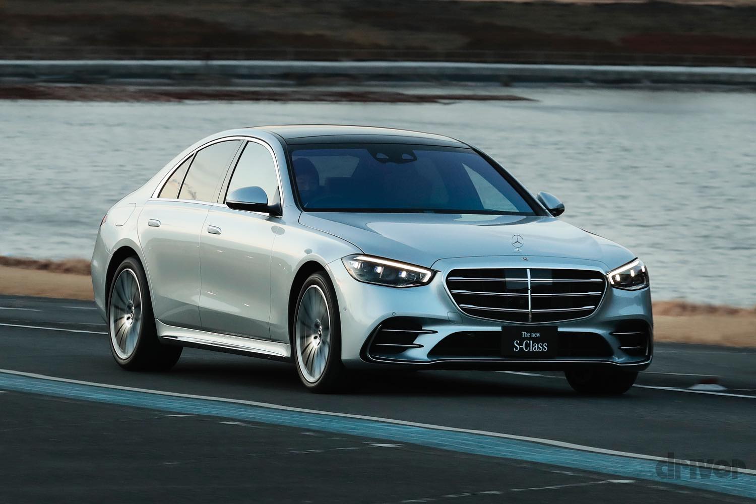 見たことない装備が満載 メルセデス ベンツ 新型sクラスが販売開始 これが現代技術の最先端だ ドライバーweb クルマ好きの 知りたい がここに