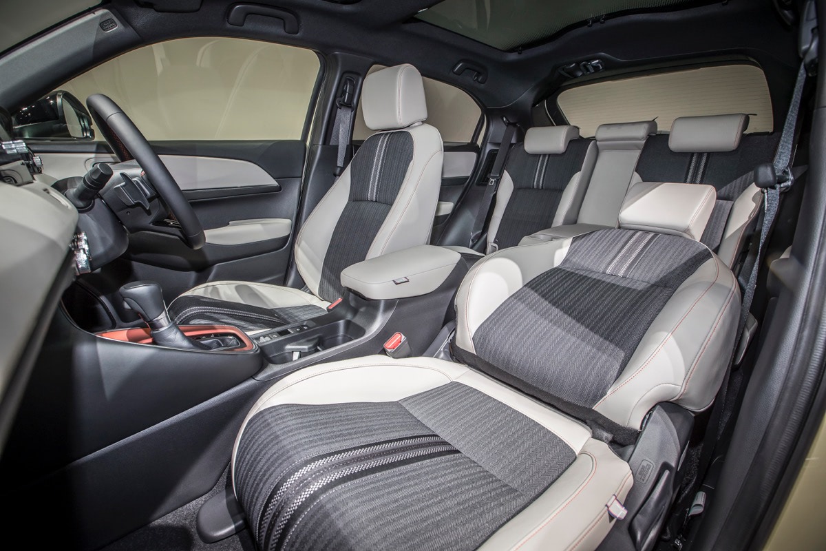 これが新型ヴェゼル ついに世界初公開 フロントグリルがボディ同色の理由とは ドライバーweb クルマ好きの 知りたい がここに