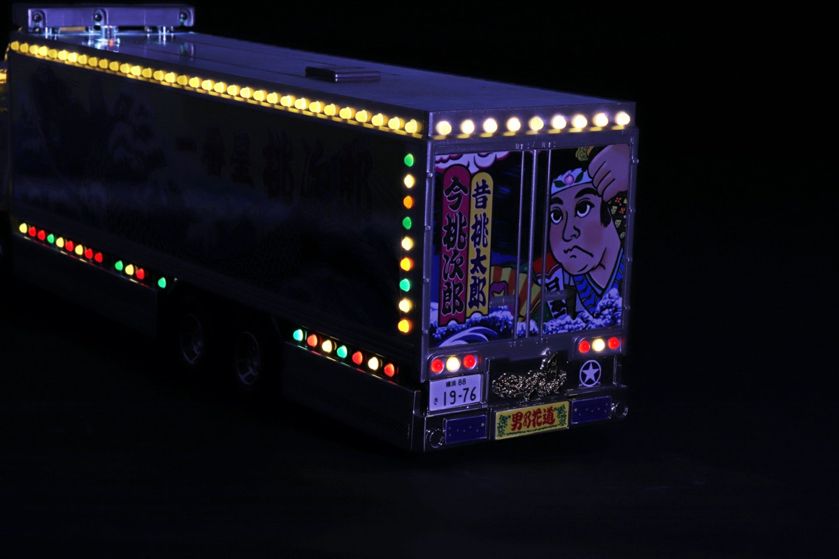 ひろ【トラック野郎出演車】山型大アンドン 先日制作した山型＆ナンバーアンドン 本日受け渡し 早速装着画像
