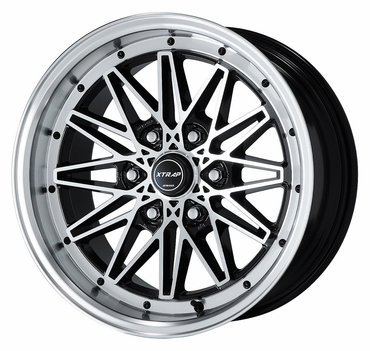 ハイエースにキマるレーシングスタイル！ ワーク「XTRAP 03HC