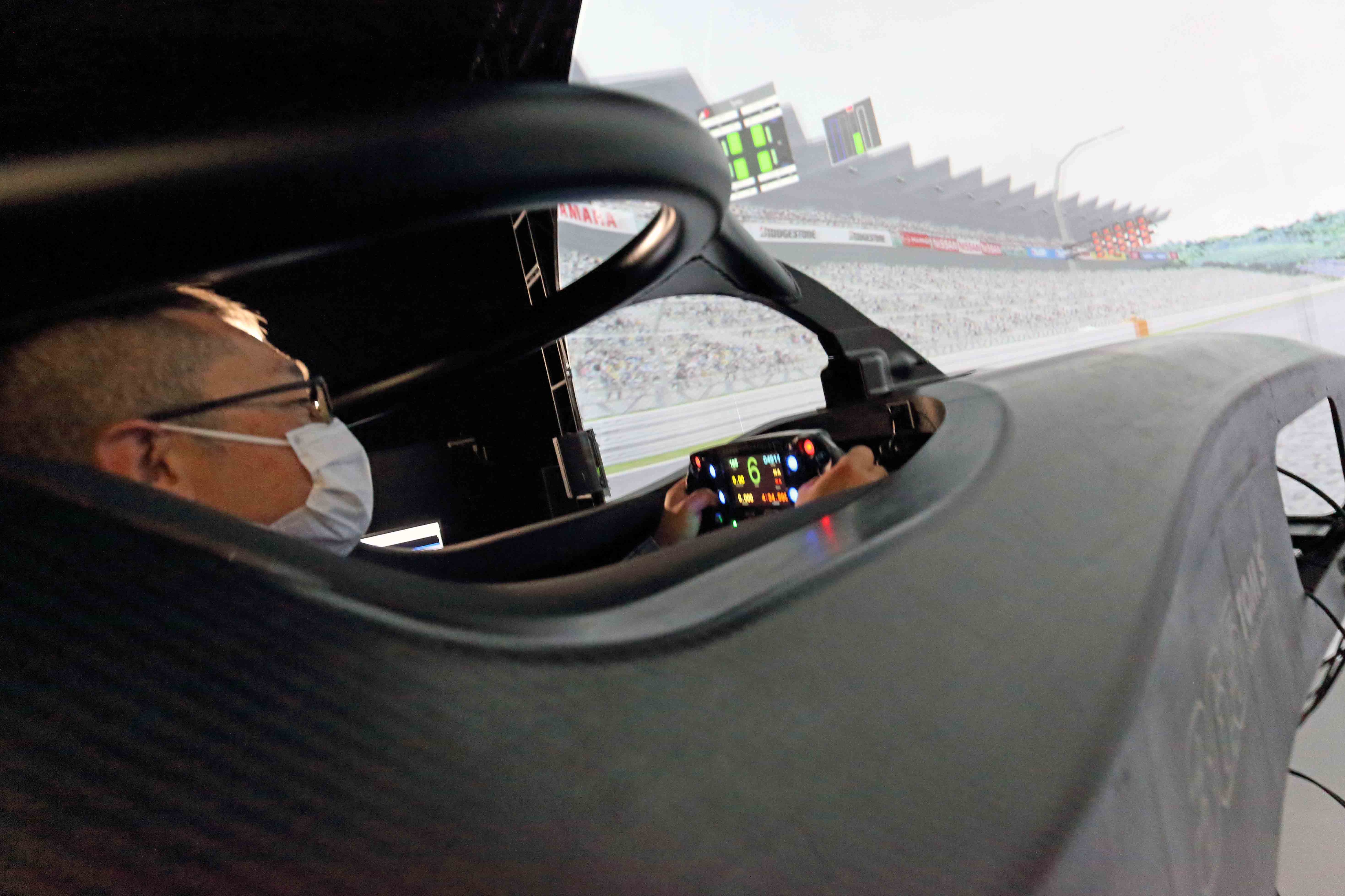 価格5000万円！トムスが作った超本格ドライビングシミュレーター公開