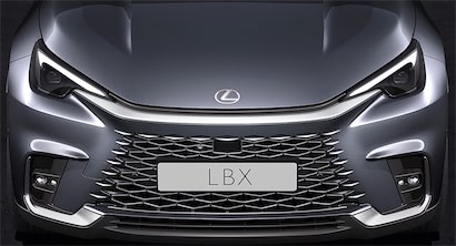 レクサスから小さな高級SUV！ 新型「LBX」世界初公開