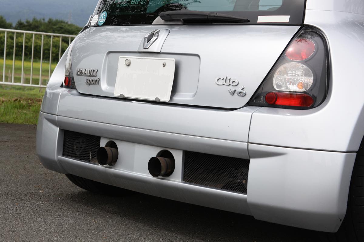 29歳のオーナーが選んだ「面白いクルマ」クリオV6。同車を所有して得た