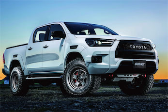 ハイラックス カスタム】重量級4×4モデルのタフな足元を支える｜RAYS A 