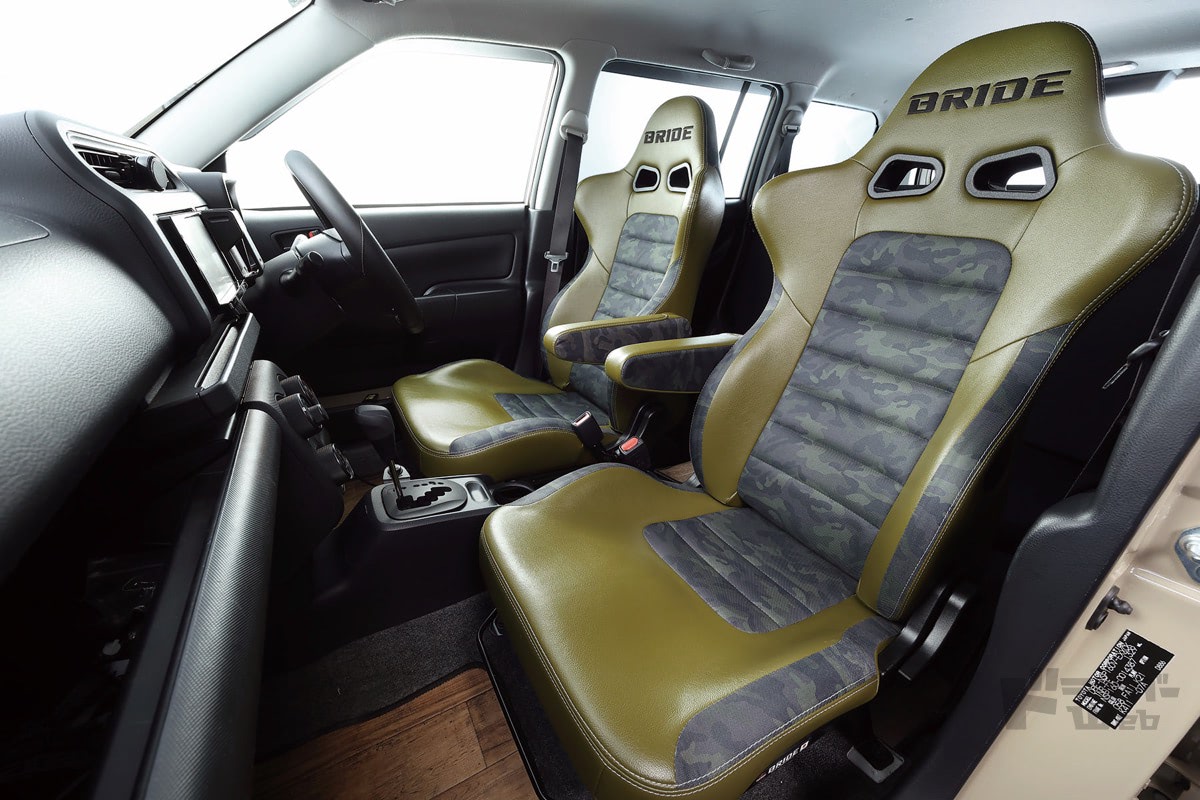ハイエース＆商用車カスタム】ロングドライブも快適な運転環境改善 