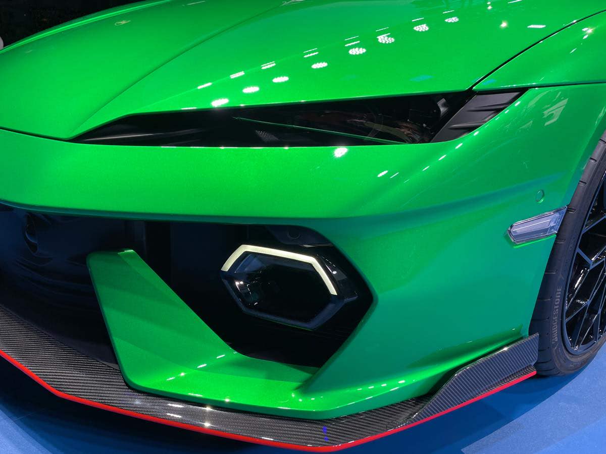 ランボルギーニのV8ハイブリッドスポーツカー、テメラリオが日本で公開