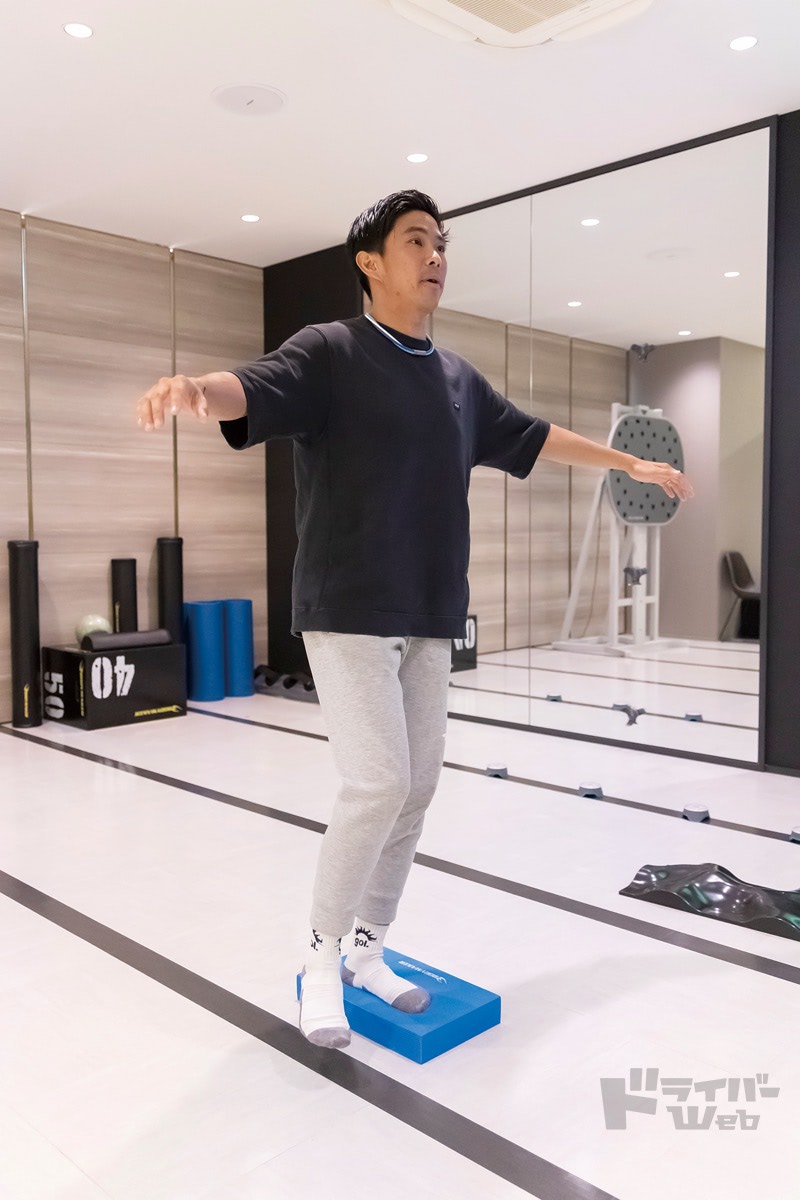 プロドライバーのトレーニングに潜入 、「視（み）る」を鍛えて速く