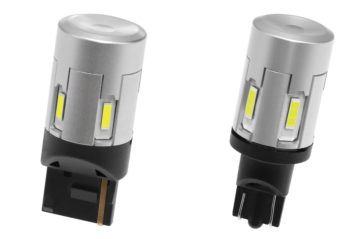 カーメイト、目立たないLEDバックランプを発売。リフレクターに