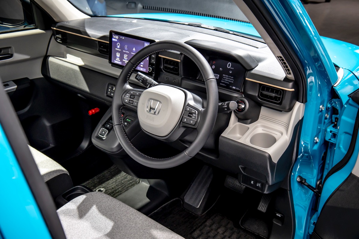 ホンダの新型「軽EV」は“低くて長い”！N-ONE e:初公開で見えた日産 