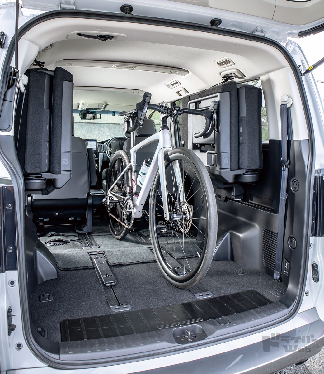デリカ女子、走る！ 自転車×D:5でかなえる自由時間｜MITSUBISHI DELICA