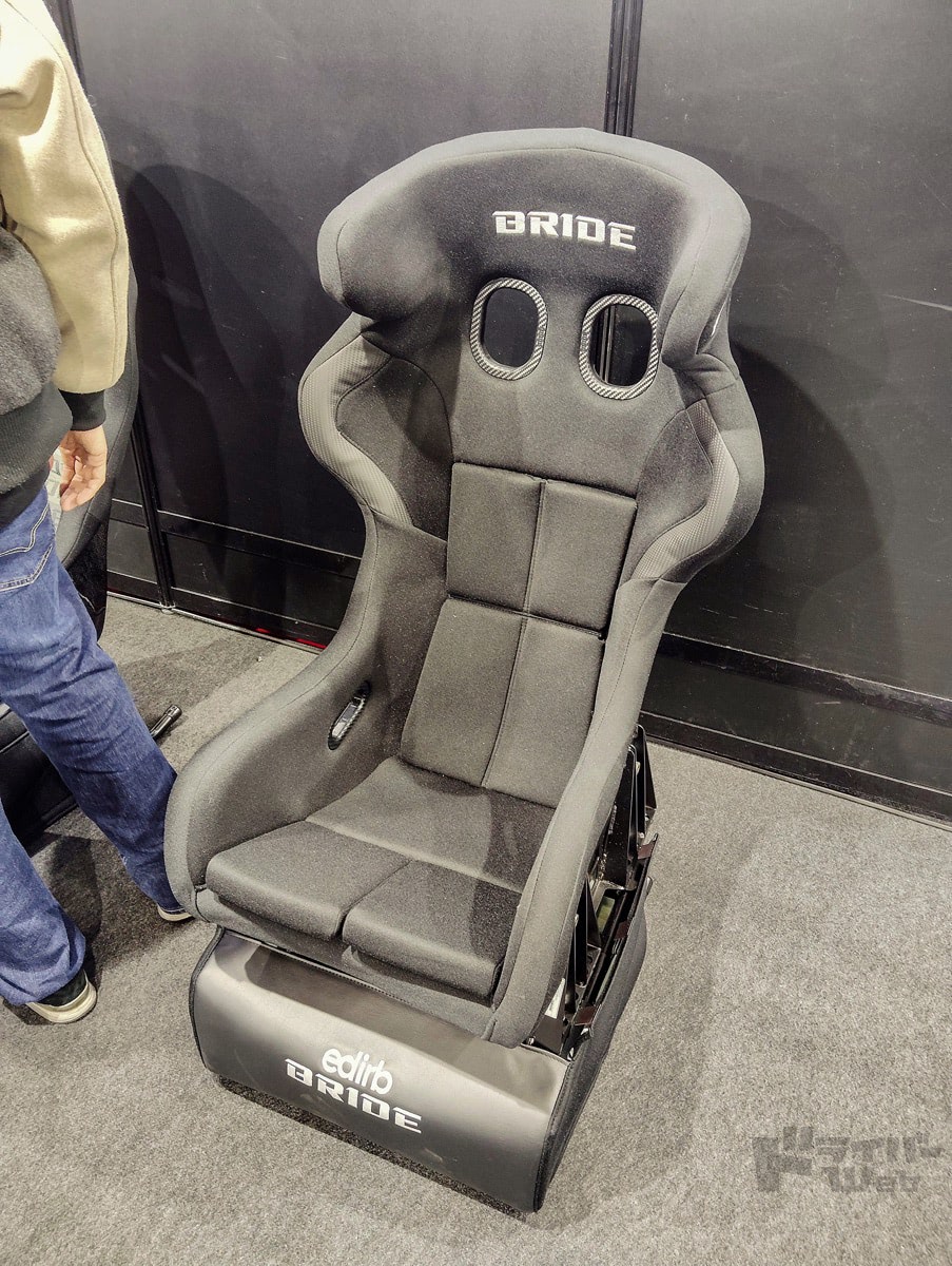 激熱の「ブリッド」ブース!最新シートはスピーカー内蔵!? 豪華ゲスト 激熱の「ブリッド」ブース!最新シートはスピーカー内蔵!? 豪華ゲスト