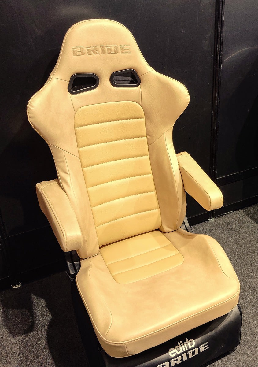 激熱の「ブリッド」ブース！最新シートはスピーカー内蔵!? 豪華ゲスト