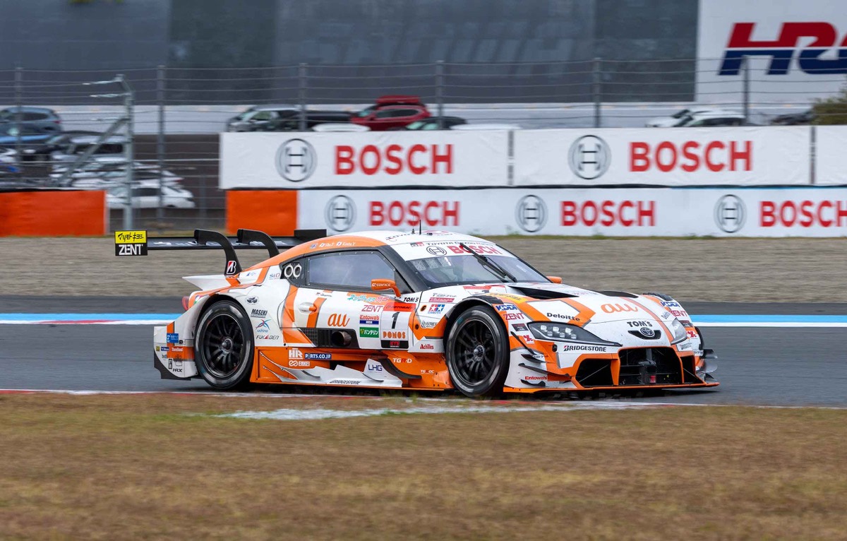 トムス特注 au TOM’S GR Supra 2025 岡山優勝 スパーク トムス特注 au TOM'S GR Supra 2025 岡山優勝 スパーク - メルカリ