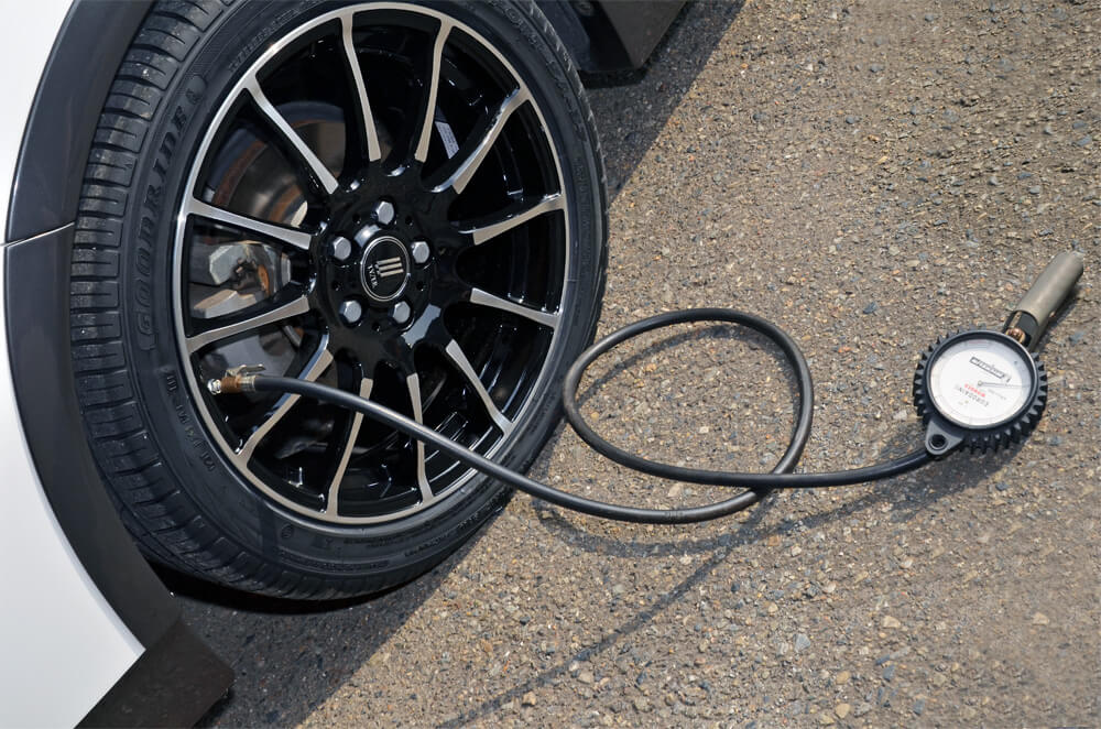 4月8日は タイヤの日 空気圧の確認に便利なアイテム Airsafe ドライバーweb クルマ好きの 知りたい がここに