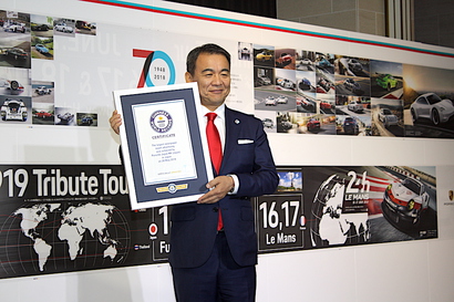 【入手困難レア】PORSCHE Japan ポルシェ70周年記念朝日新聞広告折込 ポルシェが創立70周年。世界一の特大チラシがギネスに認定される