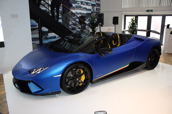 ウラカンのペルフォルマンテに、スパイダーも登場 | ドライバーWeb