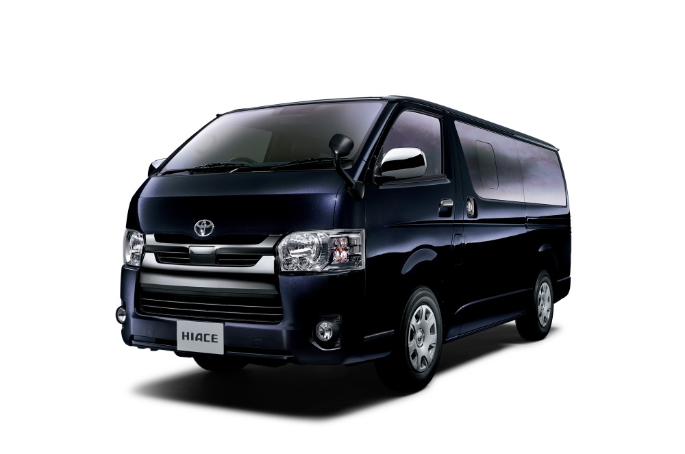 ダーク基調でクールにキメる ハイエースとレジアスエースの特別仕様車を発売 ハイエースは50周年記念車も ドライバーweb クルマ 好きの 知りたい がここに