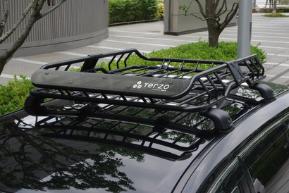 小型SUVがさらに”たくましく”なる!? PIAAが「Terzo ルーフバスケット  